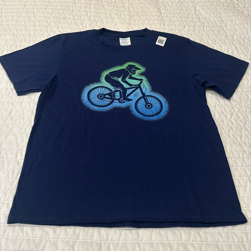 New with sticker tag never worn kids size 12 (L) Mtn. Bike 🚲 graphic tee